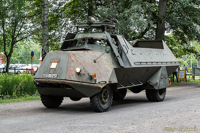 Pansarbil på veteranträff 250807