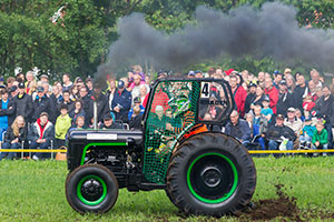 Bilder från traktorrace i Södra Lundby 150731