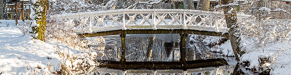 Snowy bridge in Gräfsnäs